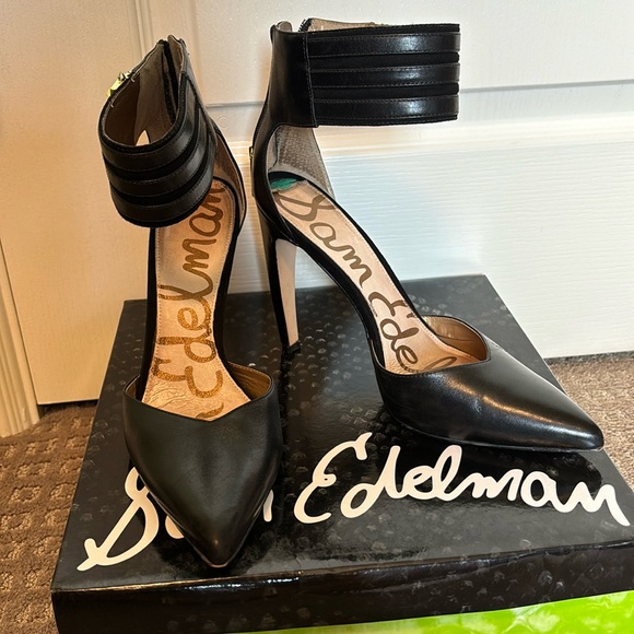 Black and gold heels - Picture 1 of 3